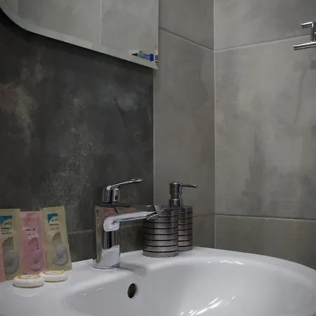 Downtown Hotel And B&B Хотел *