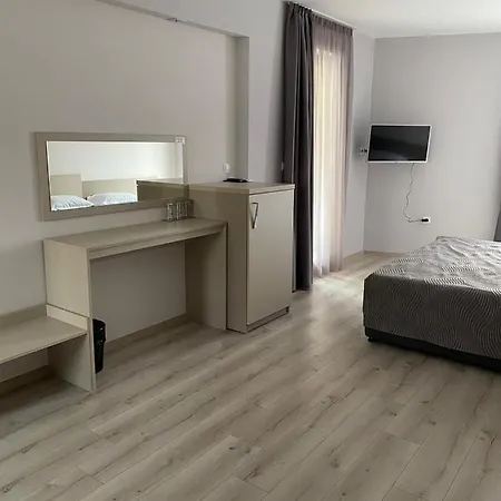 Хотел Downtown Hotel And B&B