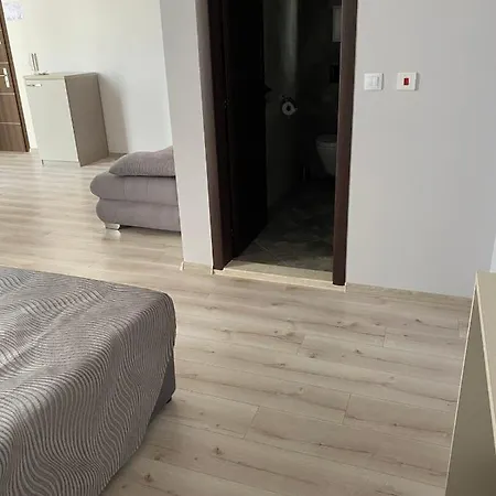 Хотел Downtown Hotel And B&B *